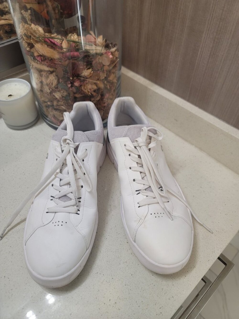 On Running THE ROGER Advantage Sneakers Men's 12 White Leather Low Lace Shoes